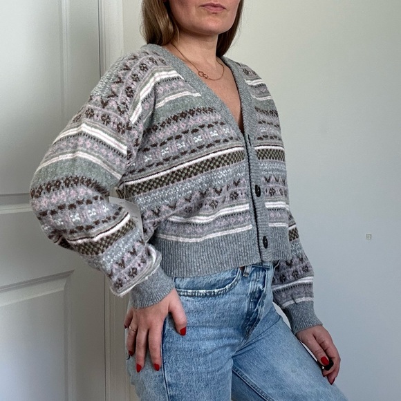 Fair Isle V-Neck Crop Cardigan - Picture 4 of 8